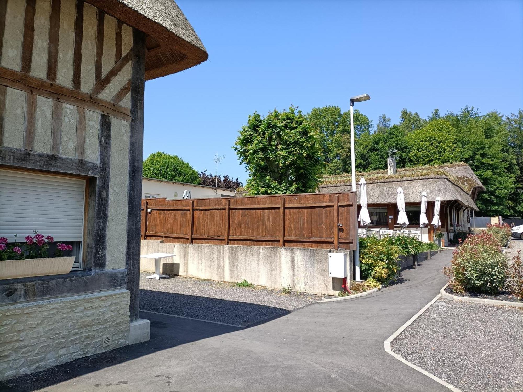 Auberge Du Vieux Tour Le Manoir Canapville  Exterior photo